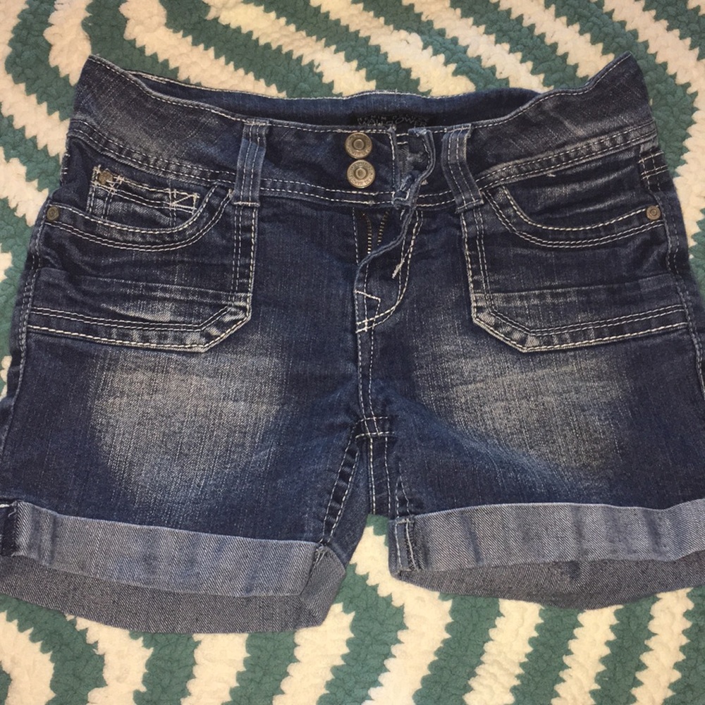 Denim Deluxe Wallflower jean shorts